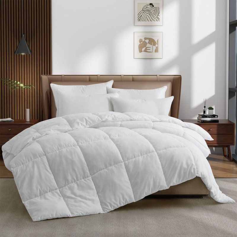 Lightweight Down Alternative Comforter