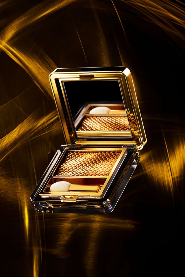 gold eyeshadow compact