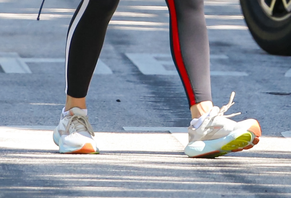 Jennifer Garner, leggings, Brooks, Glycerin 21, crop top, Los Angeles