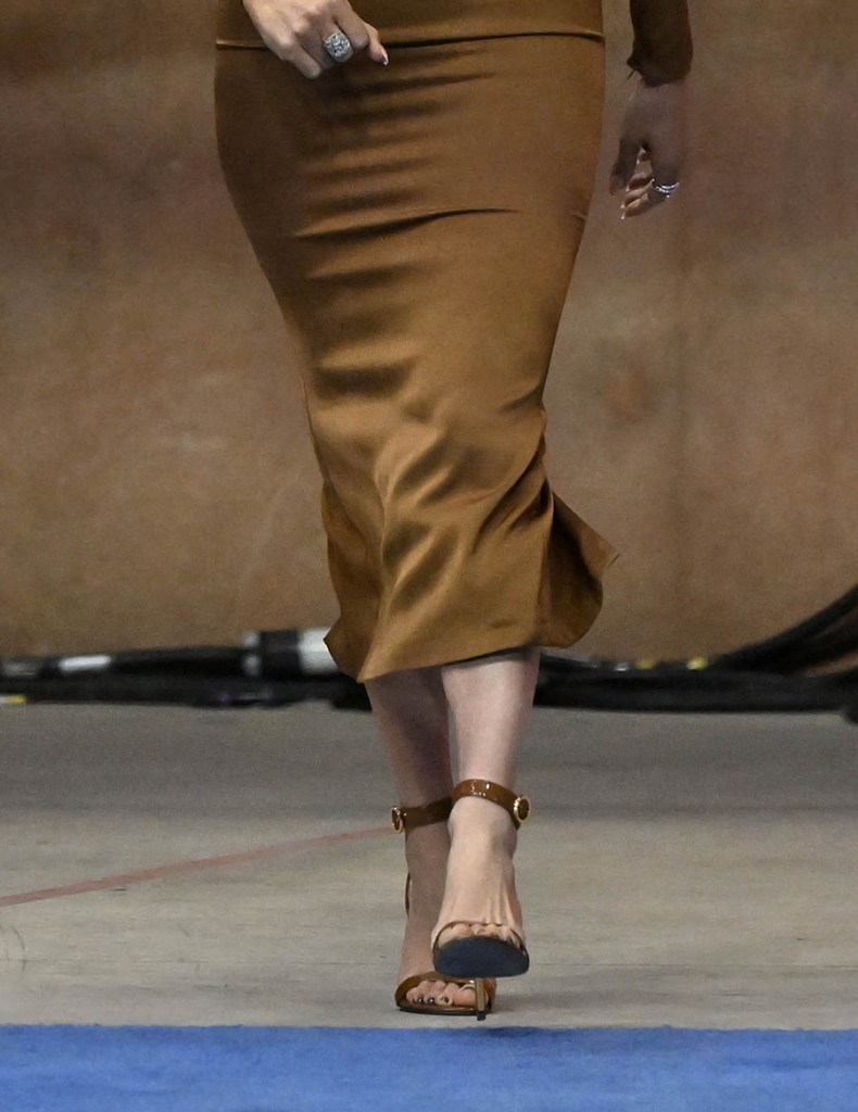 US singer Jennifer Lopez arrives to speak during a campaign rally for US Vice President and Democratic presidential candidate Kamala Harris at the Craig Ranch Amphitheater in Las Vegas, Nevada, on October 31, 2024. (Photo by David Becker / AFP) (Photo by DAVID BECKER/AFP via Getty Images)