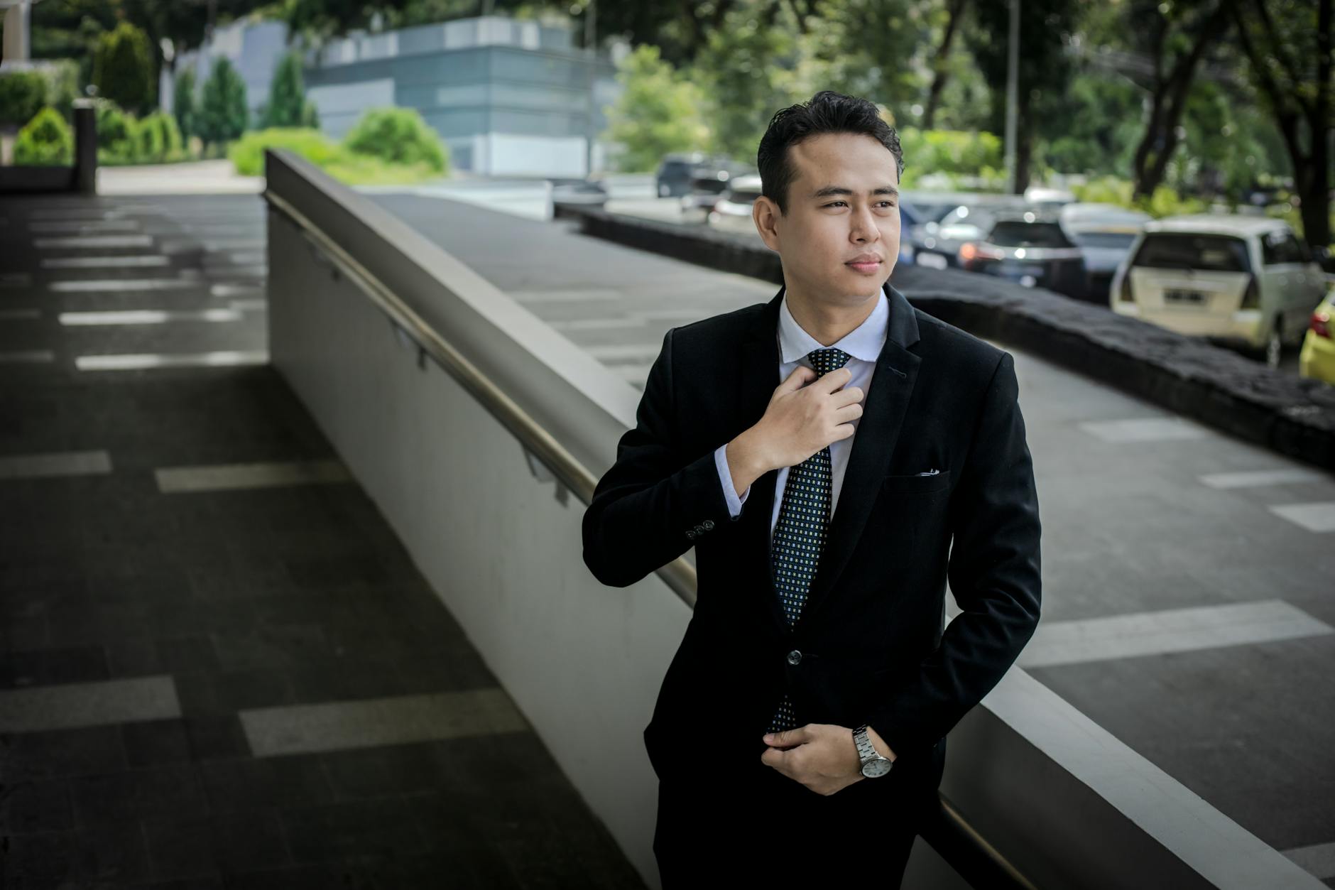 Well-fitted business suit displaying professional tailoring craftsmanship