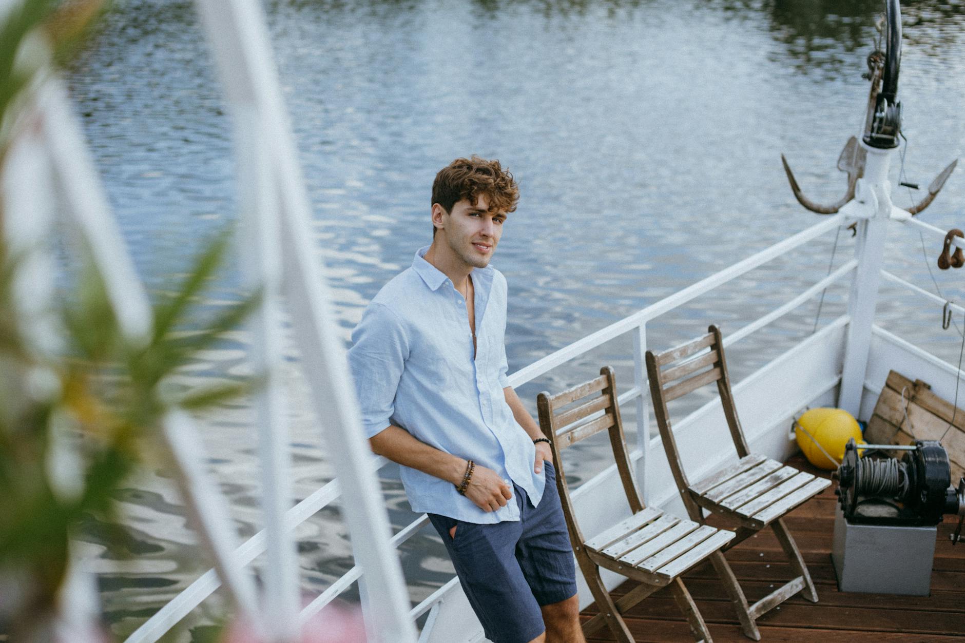 Relaxed summer outfit in natural linen fabric with cream and off-white tones